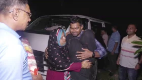 জলদস্যুদের কবল থেকে মুক্ত রাজু ফিরলেন মা–বাবার বুকে