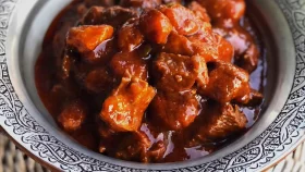আলু বোখারায় টক ঝাল গরুর মাংস