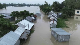 জামালপুরে পানি নামছে ধীরে, বাড়ছে ক্ষতি