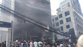 বিক্ষোভের মধ্যেই কানাডিয়ান বিশ্ববিদ্যালয়ের ভবনে আগুন