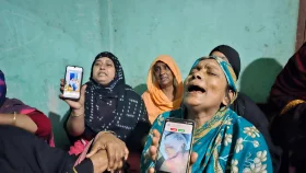 আসুন, একটু কাঁদি