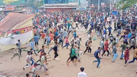 চাঁদপুরে ছাত্রলীগ ও আন্দোলনকারীদের পাল্টাপাল্টি ধাওয়া