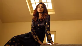 একরঙা কুর্তি নাকি ফ্লোরাল প্রিন্ট, ফ্যাশনে কোনটি এগিয়ে?