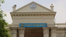 জকসুতে ভোট চলছে
