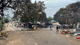 খাগড়াছড়িতে ৭২ ঘণ্টার সড়ক অবরোধ চলছে