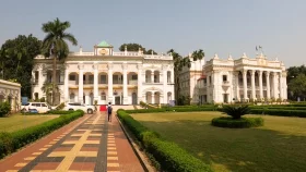 কালের সাক্ষী টাঙ্গাইলের মহেরা জমিদার বাড়ি