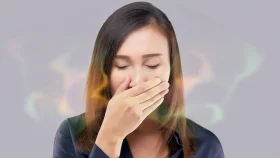 মুখের দুর্গন্ধ দূর করবেন যেভাবে