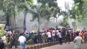 প্রধান উপদেষ্টার বাসভবনের সামনে চাকরিপ্রত্যাশীদের বিক্ষোভ, পুলিশের টিয়ারশেল নিক্ষেপ