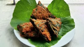 ভাতের সঙ্গে জমুক মচমচে কুমড়া পাতার বড়া