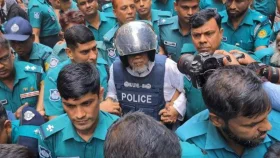 রিমান্ড শুনানিতে হট্টগোল, পিটিয়ে বের করা হলো আমুর আইনজীবীকে