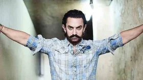 একদিকে অবসর ভাবনা, অন্যদিকে ৬ ছবিতে আমির