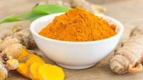 প্রতিদিন কাঁচা হলুদ খেয়ে যে ক্ষতি করছেন