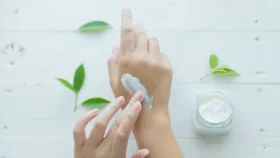 কনকনে ঠান্ডায় হাতের যত্নে... &nbsp;