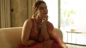 শীতেও পাতলা অর্গাঞ্জা শাড়িতে অনন্যা কাজল