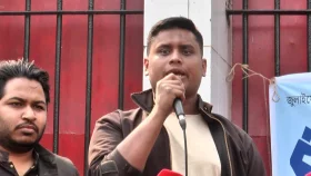 শিক্ষক পেটানো কোনো সভ্য রাষ্ট্রের কাজ নয়: হাসনাত