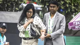 হাতে বল লেগে ব্যাংককে মালিকের স্ত্রী, তাই বেতন পাননি তাসকিনরা