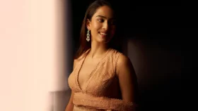 শাড়িতে মোহনীয় রূপে ধরা দিলেন মীরা কাপুর