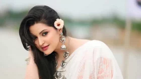 পরী মণির পোস্ট ঘিরে তর্ক-বিতর্ক