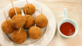 বিকেলের নাশতায় আলুর ললিপপ