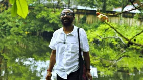 মায়ের কবরে সমাহিত হবেন নির্মাতা অঞ্জন