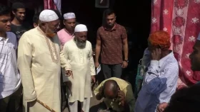 লক্ষ্মীপুরে দিনের বেলা পানাহার করায় কান ধরে উঠবস, দোকান বন্ধের হুঁশিয়ারি