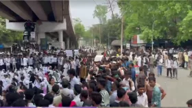 টেকনিক্যাল বিশ্ববিদ্যালয় প্রতিষ্ঠাসহ ৬ দাবিতে সাতরাস্তা মোড় অবরোধে কারিগরি শিক্ষার্থীরা
