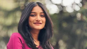 ক্যানসার আক্রান্ত বাবাকে নিয়ে যেতে না পেরে এয়ারপোর্টেই কাঁদলেন নেহা