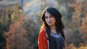 ব্যান্ড নয়, রোমান্টিক গানে হাজির নাদিয়া ডোরা
