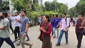 কাকরাইলেই আছেন জগন্নাথের শিক্ষার্থীরা, দাবি আদায় হলে ছাড়বেন সড়ক