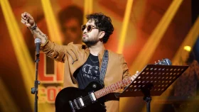 &lsquo;রকস্টার&rsquo; লুকে জোভান, সমালোচনা তুঙ্গে