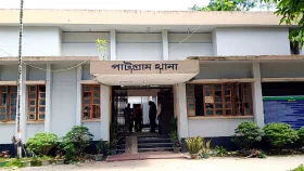 থানা ঘেরাও করে হামলা, ছিনিয়ে নেওয়া হলো আটক দুজনকে