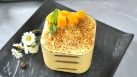 আম দিয়ে বানাতে পারেন মজার তিরামিসু