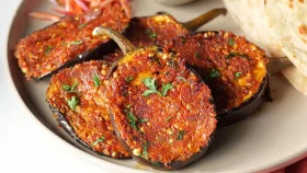 বাড়িতে বানাতে পারেন ভিন্ন স্বাদের বেগুন ভাজা