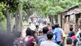 চট্টগ্রাম বিশ্ববিদ্যালয়ে সংঘর্ষ: ছাত্রীদের ধর্ষণের হুমকির অভিযোগ