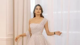 প্রাডা&rsquo;র পোশাকে দেশীয় লুকে রেড কার্পেটে জানভি
