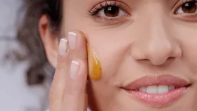 উজ্জ্বল ত্বকের জন্য মধুর ৫ ফেসপ্যাক