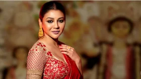 কলকাতা-ঢাকা দুই পূজা উৎসবেই থাকতে চান জয়া, ফিরলেন দেশে