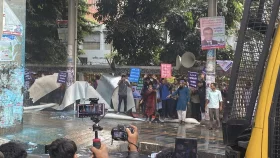প্রেসক্লাবে শিক্ষকদের কর্মসূচিতে পুলিশের লাঠিচার্জ, টিয়ার শেল ও সাউন্ড গ্রেনেড নিক্ষেপ