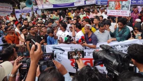 সালমান ভক্তদের স্লোগানে উত্তাল প্রেসক্লাব