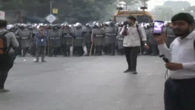 বিসিএস পরীক্ষার্থীদের সঙ্গে পুলিশের ধাওয়া&ndash;পাল্টা ধাওয়া