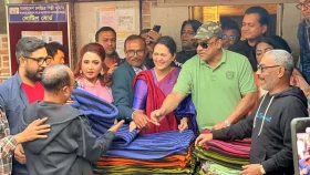 শিল্পীদের জন্য কম্বল উপহার