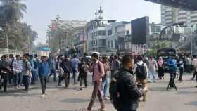 রাজধানীর কয়েকটি মোড় অবরোধ করেছেন শিক্ষার্থীরা&nbsp;