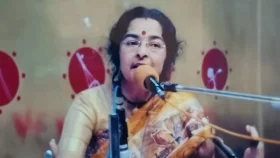 গৃহকর্মীর ছুরিকাঘাতে প্রাণ গেল কণ্ঠশিল্পীর