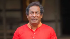 শত পর্ব পার হওয়া &lsquo;তেল ছাড়া পরোটা&rsquo;য় মোশাররফ করিম