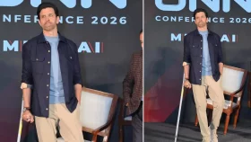 ক্রাচে ভর দিয়ে হাঁটছেন হৃতিক, হঠাৎ কী হলো অভিনেতার