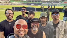 সুরের সমরে একুশে জয়: স্টেডিয়ামে হাজারও দর্শকের সামনে ওয়ারফেইজ শুনল &lsquo;রাজকীয়&rsquo; স্বীকৃতি