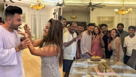 মালয়েশিয়ায় &lsquo;রকস্টার&rsquo; সেটে শাকিবের জন্মদিন উদযাপন