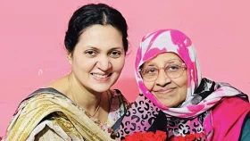 মা আনোয়ারার স্বপ্নপূরণে ভোটের মাঠে মুক্তি