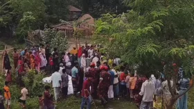 ভাঙা ফোন&ndash;মানুষের চুল বিক্রি করে কাটত জীবন, ঈদে ট্রাকে যাচ্ছিলেন বাড়িতে