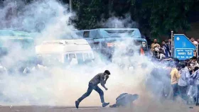 উত্তাল নয়াদিল্লি, রাজপথ না ছাড়ার ঘোষণা ককরোচ পার্টির